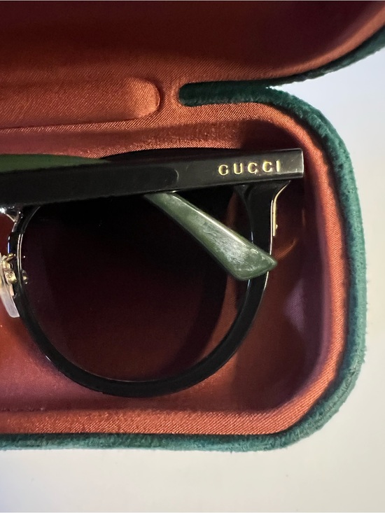 Gucci Black Round with red/green frame color Sunglasses with Gold Bridge main image 8